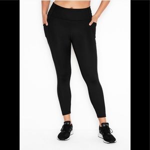 Victoria’s Secret Essential Pocket Legging